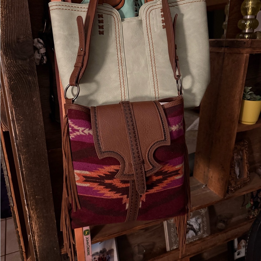 Justin conceal carry fringe Women's Bag
